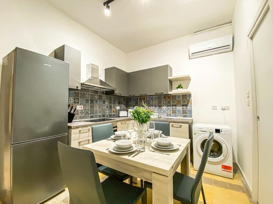 Appartement Earthly Escape 7 - Sliema Strand, *