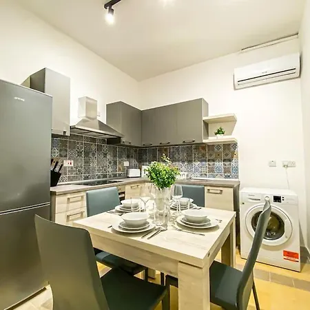 Earthly Escape 7 - Sliema Strand, Gzira Exterior photo