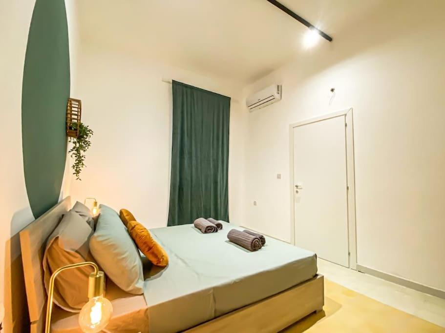 Earthly Escape 7 - Sliema Strand, Apartment